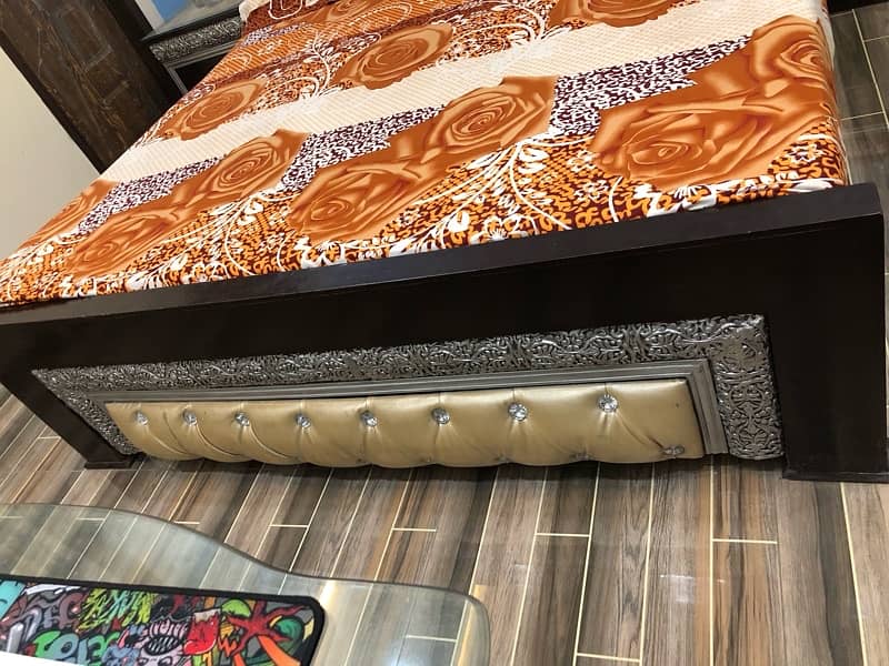 bed with side tables for sale in Lahore. 2