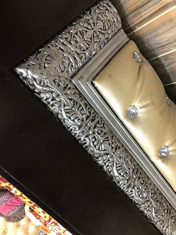 bed with side tables for sale in Lahore. 5