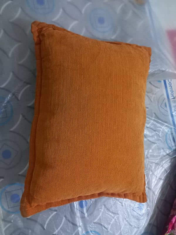 Best Quality Cushions/Pillows 03343018959 1