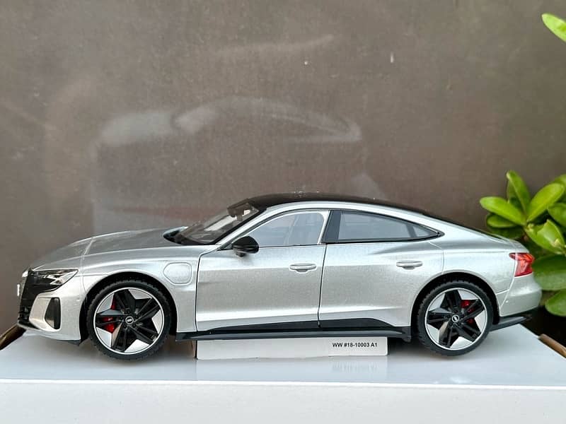 Audi etron GT Silver 1/18 Scale Diecast Model 1