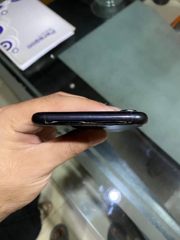 IPhone XR NON PTA 4