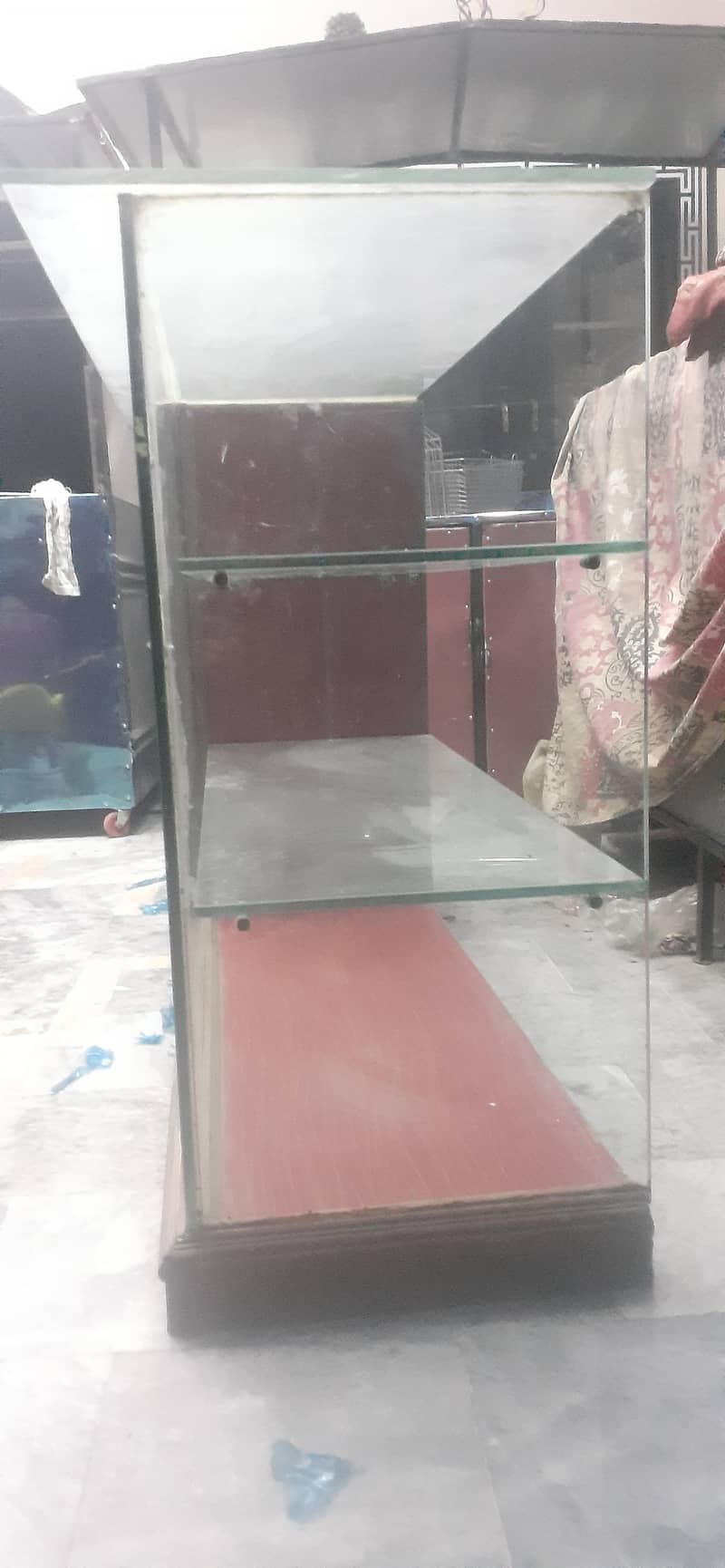 like a new 12mm glass 5.5by 1ft9inch counter for urgent sale 3