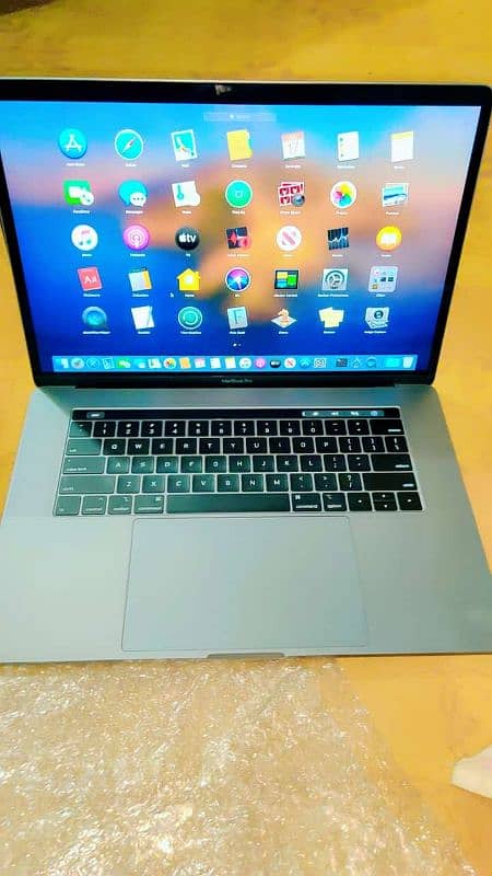 Apple MacBook pro CORE i9 2019 Model 0