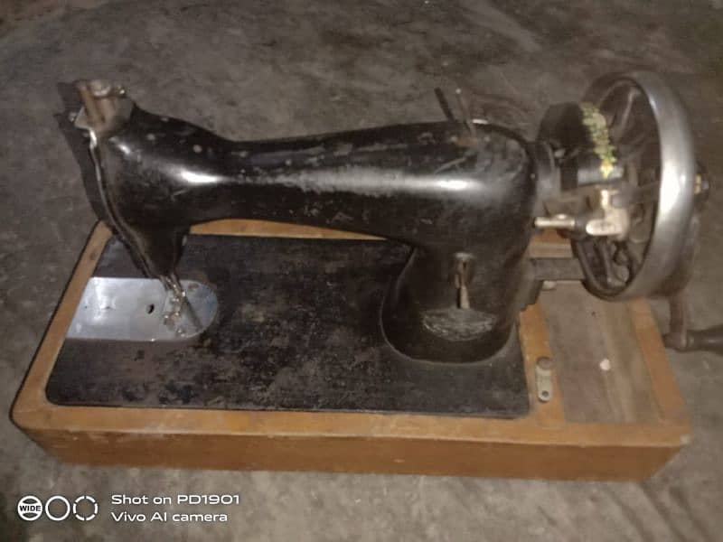 Deluxe  used Sewing machine,  lahore 0