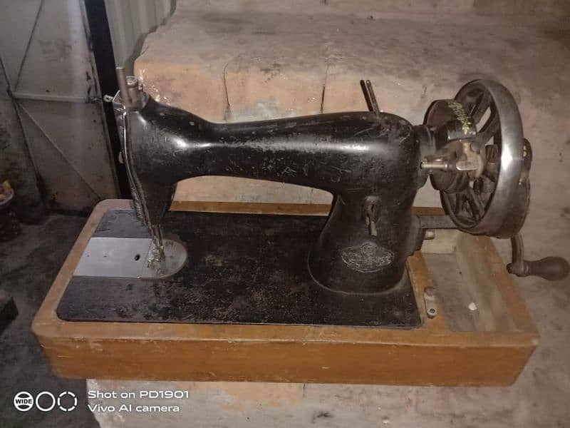 Deluxe  used Sewing machine,  lahore 4