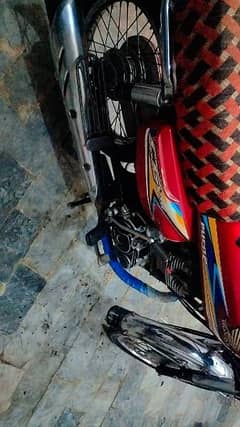 RED HONDA 125 CC BIKE VVIP CONDITION