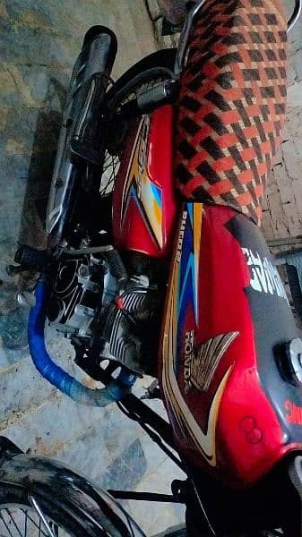 RED HONDA 125 CC BIKE VVIP CONDITION 2