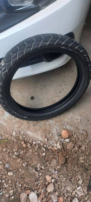 timsun tubles tyre 100.90. 18 bike sal kar dya. tyre new or mahnga tha. 2