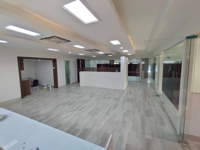 VIP LAVISH SEMI FURNISHED OFFICE FOR RENT FURNITURE NOT INCLUDE ONLY CHAMBER 5