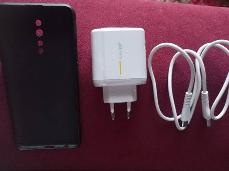 Oppo Reno Z 10/10 (8) (256) Charger + Back cover 2