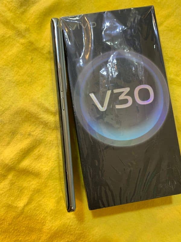 vivo v30 4