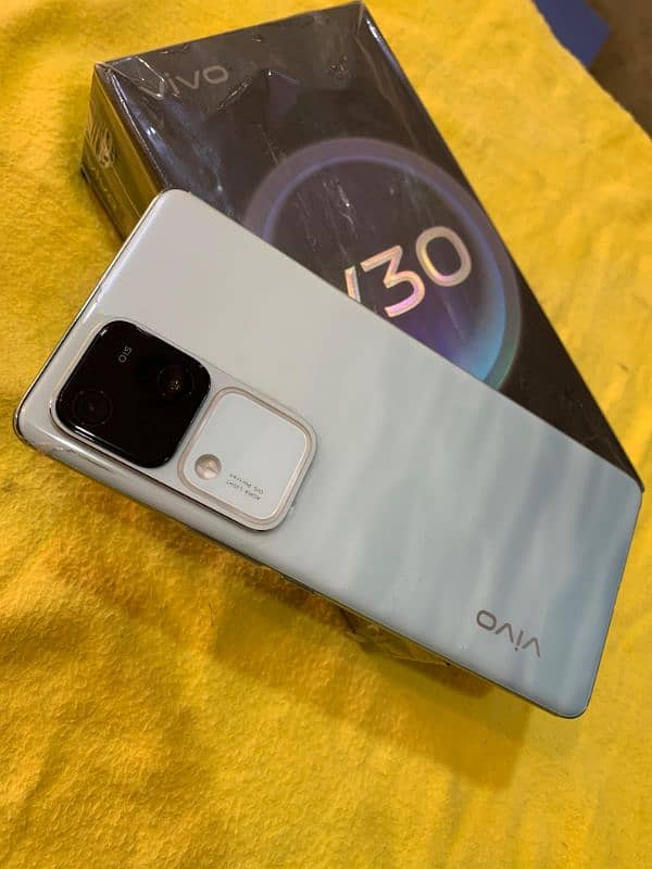 vivo v30 6