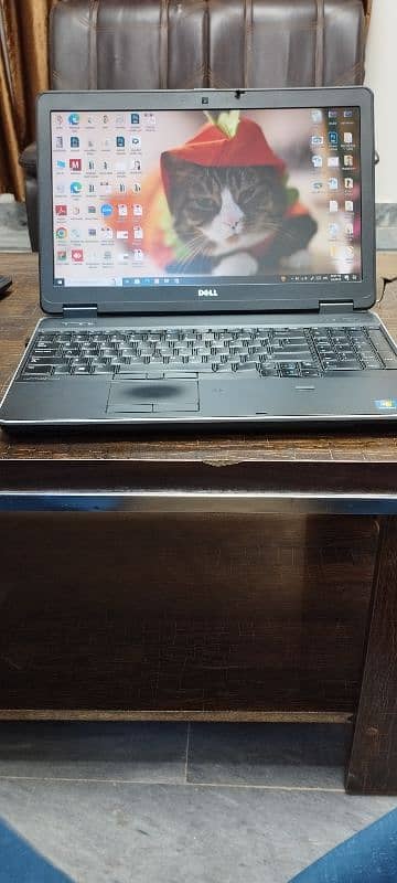 Dell Latitude e6540 Excellent Condition with charger 8