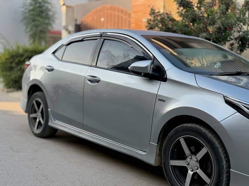 Toyota Corolla GLI 2015 AUTOMATIC FACELIFT 2