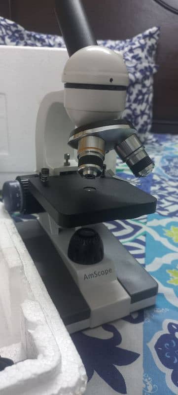 Microscope , Like New 6