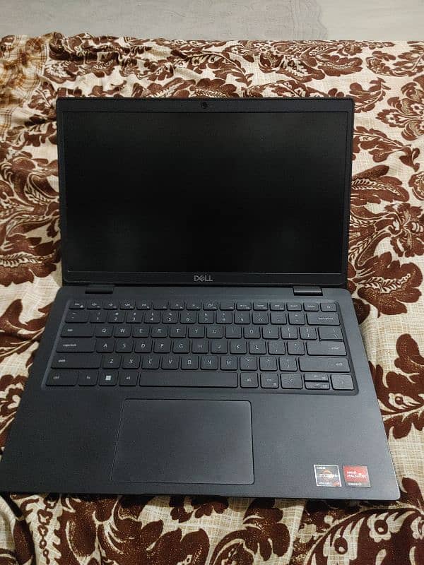 Dell Latitude 3435 1