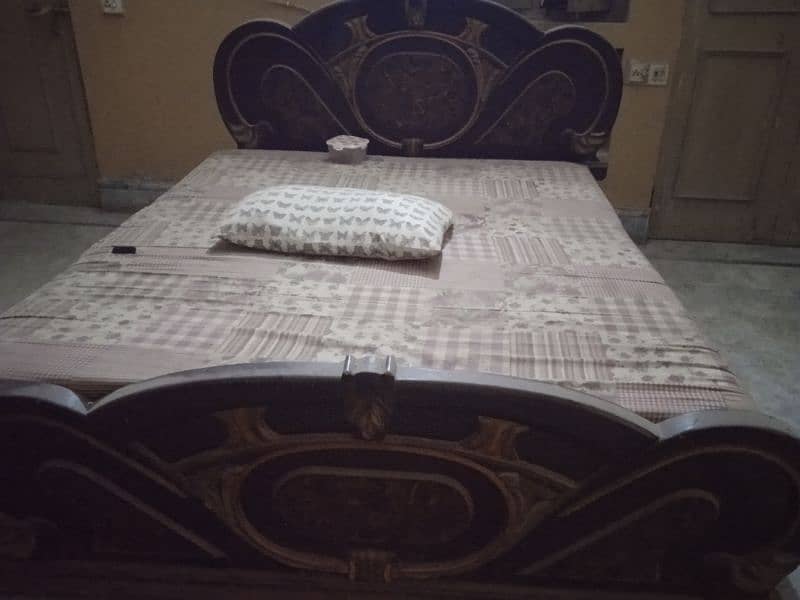 2 beds are available for sale with mattress 4