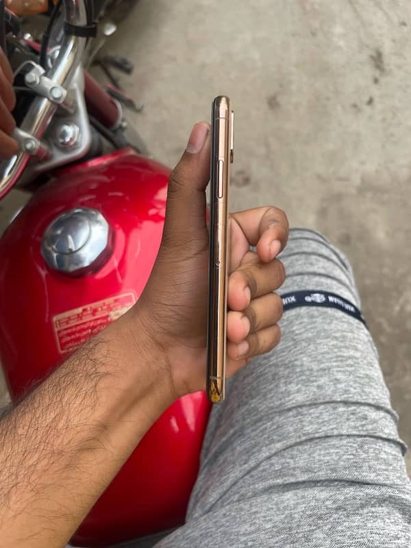 iPhone XS pta battery and panel change but A+ ha 64gb 2