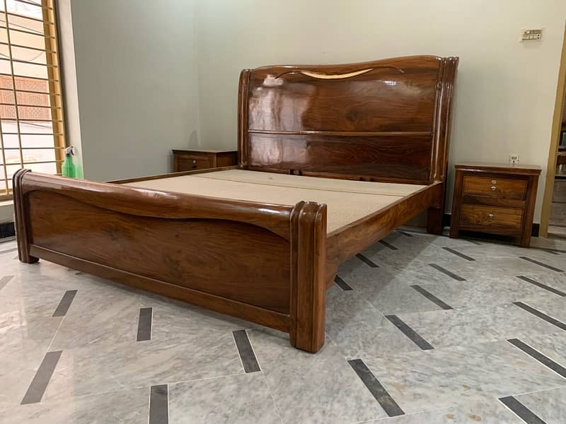 seesham Pure wood bed set not used (Jis mrzi ko check krwain) call me 2