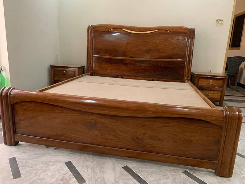 seesham Pure wood bed set not used (Jis mrzi ko check krwain) call me 5