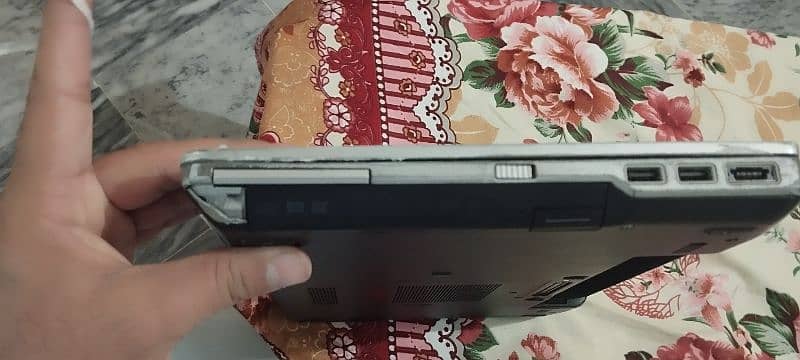 dell E6420 4gb/320 corei3 without battery 4