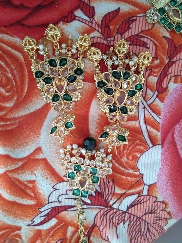 Green bridal jewelry set 1