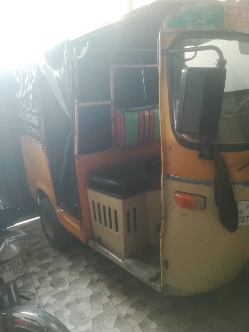 Tuk tuk riskhaw. . 2019 model 4