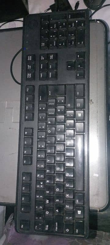 COMPUTER SYSTEM FOR SALE WITH COMPLETE SETUP ( LCD , KEYBOARD , MOUSE) 8