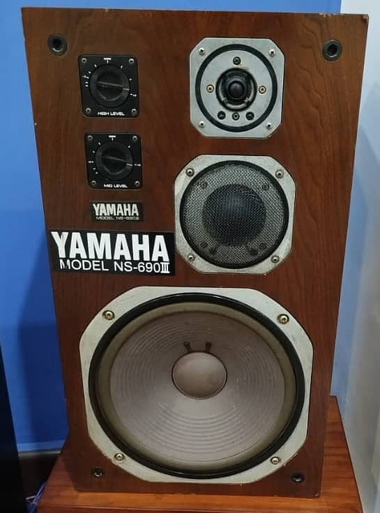 YAMAHA AX-1 Stereo Amplifier-Built in DAC & YAMAHA NS-690III Speakers 2