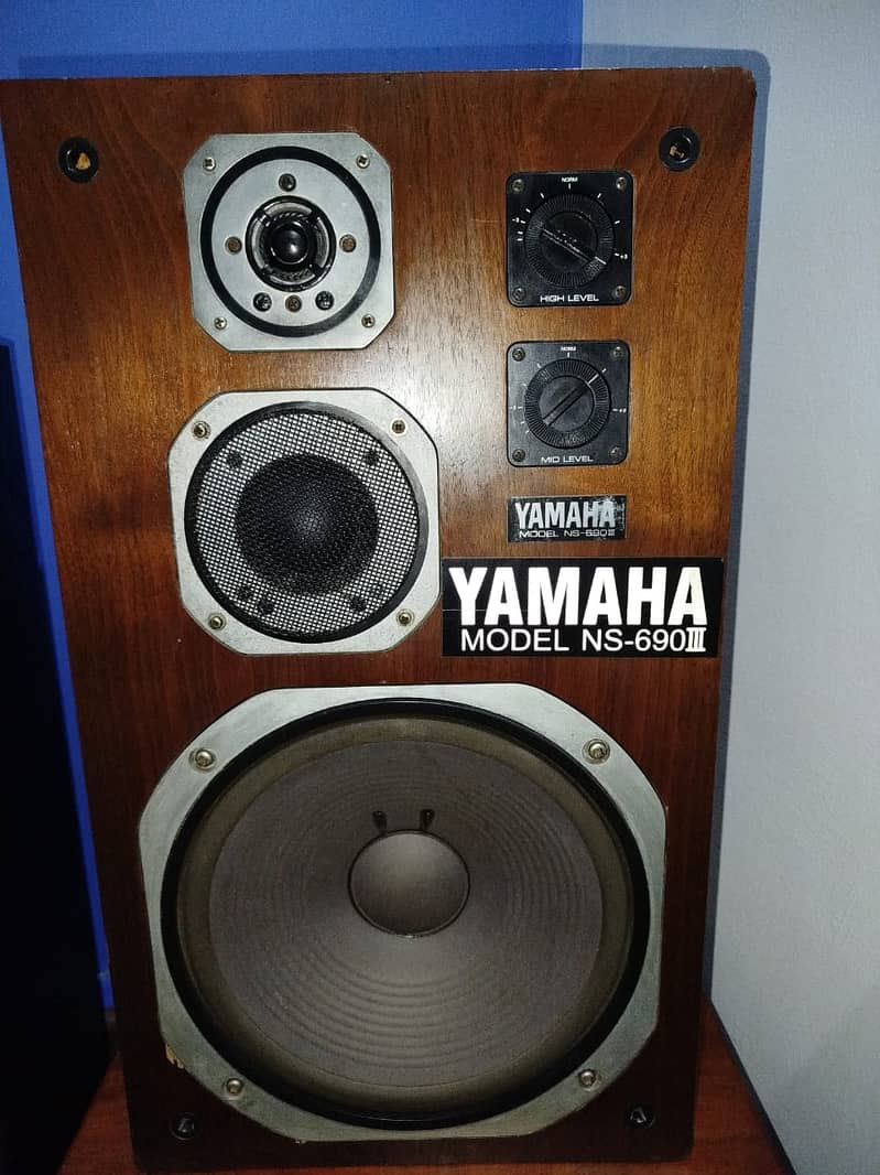 YAMAHA AX-1 Stereo Amplifier-Built in DAC & YAMAHA NS-690III Speakers 12