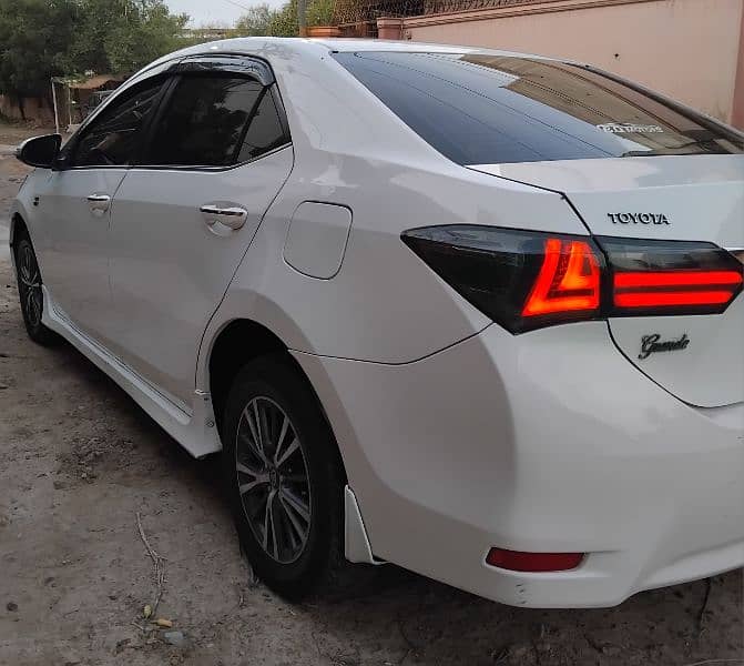 Toyota Altis Grande 2017 4