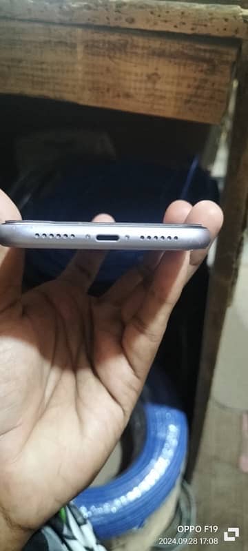 iPhone 11 better health 72 condition 9/10 urgent Sel 1