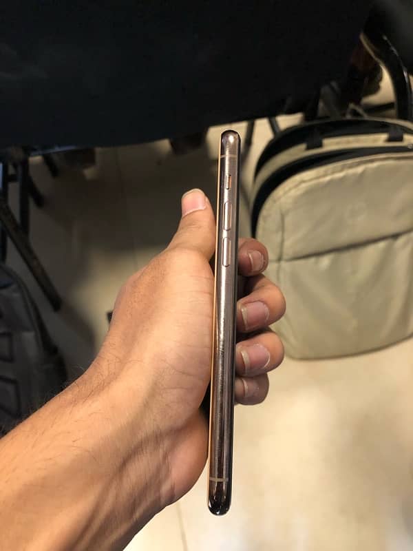 Iphone 11 pro PTA Approved 4