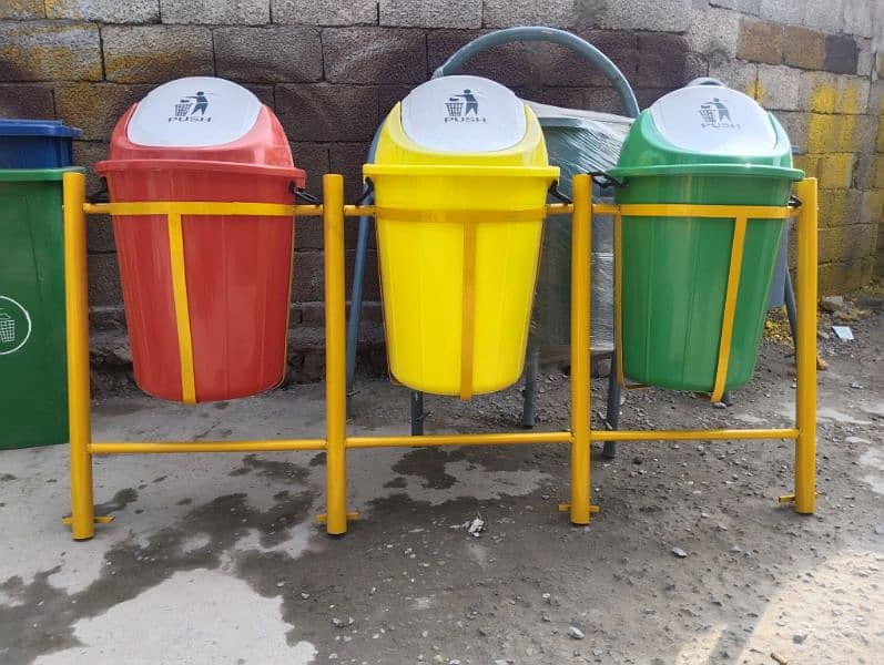 Hanging Dustbin Three colors in one frame 1