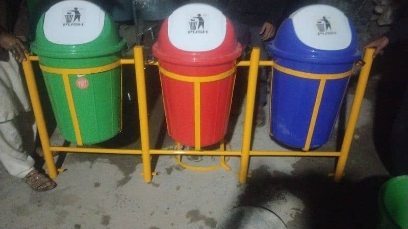 Hanging Dustbin Three colors in one frame 2