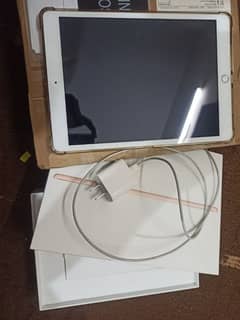 ipad 8th generation 128gb 10/10 condition with box