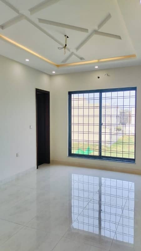 10 Marla House For rent In Beautiful Bahria Town - Sector C 8