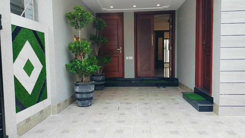 Flat In Bahria Town - Sector C Sized 500 Square Feet Is Available 3