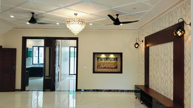 Flat In Bahria Town - Sector C Sized 500 Square Feet Is Available 5