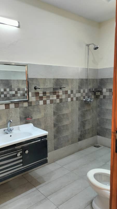 Looking For A Flat In Bahria Town - Sector E Lahore 5