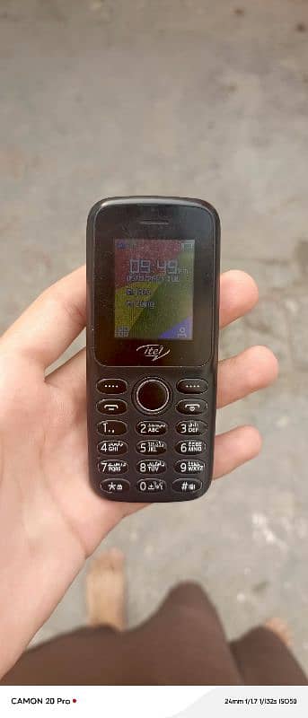 itel value 100 keypad phone 3