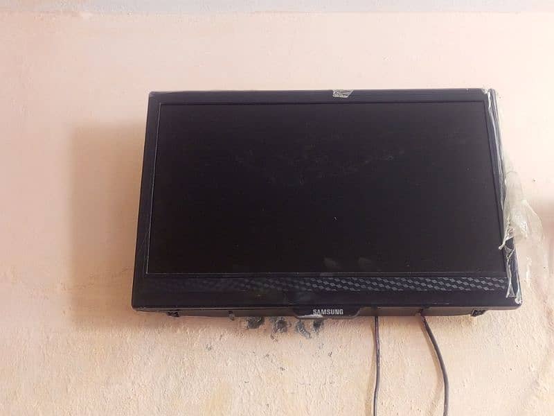 samsung lcd tv 28 inch urgent sale. 03175656339 0