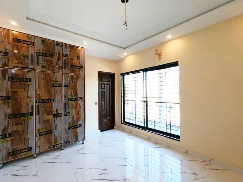 One Kanal Double Storey Facing Park Luxurious House With Luxurious Accessories In Marghzar Prime Location 34