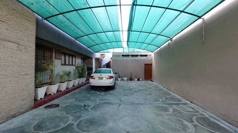 Gorgeous Prime Location 1500 Square Yards House For rent Available In Gulshan-e-Iqbal - Block 8 10