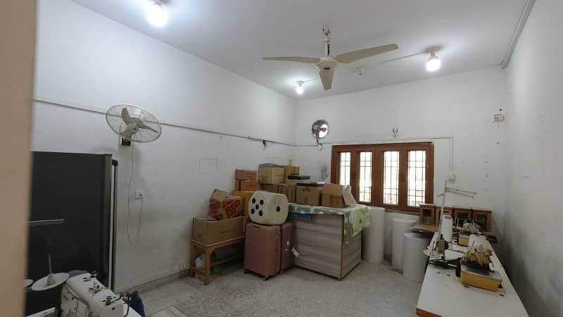 Gorgeous Prime Location 1500 Square Yards House For rent Available In Gulshan-e-Iqbal - Block 8 43