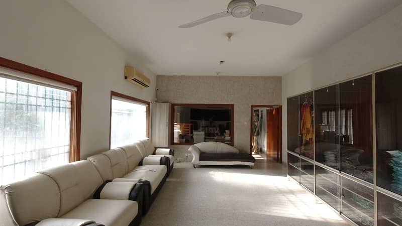 Gorgeous Prime Location 1500 Square Yards House For rent Available In Gulshan-e-Iqbal - Block 8 44