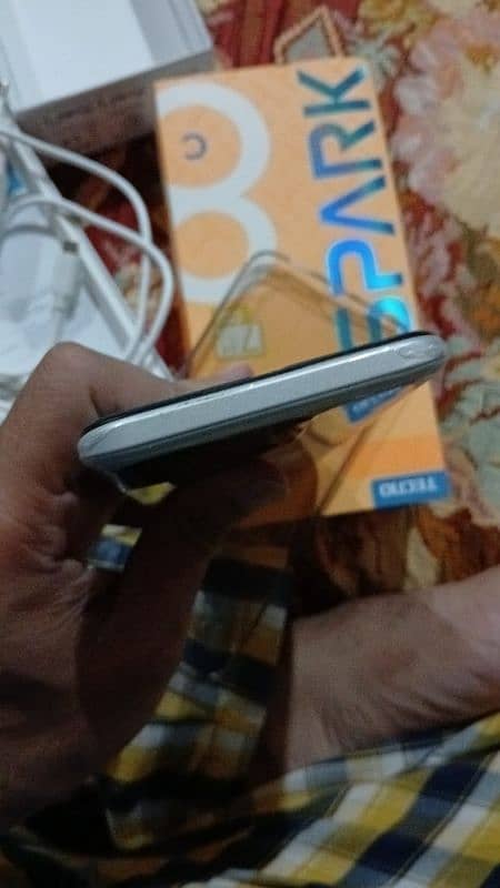 Tecno Spark 8C 4+3/128 GB 6