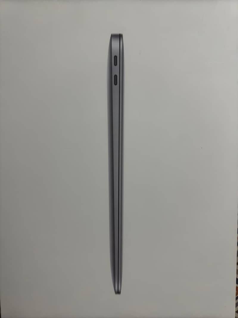 MacBook Air (M1, 2020) 1