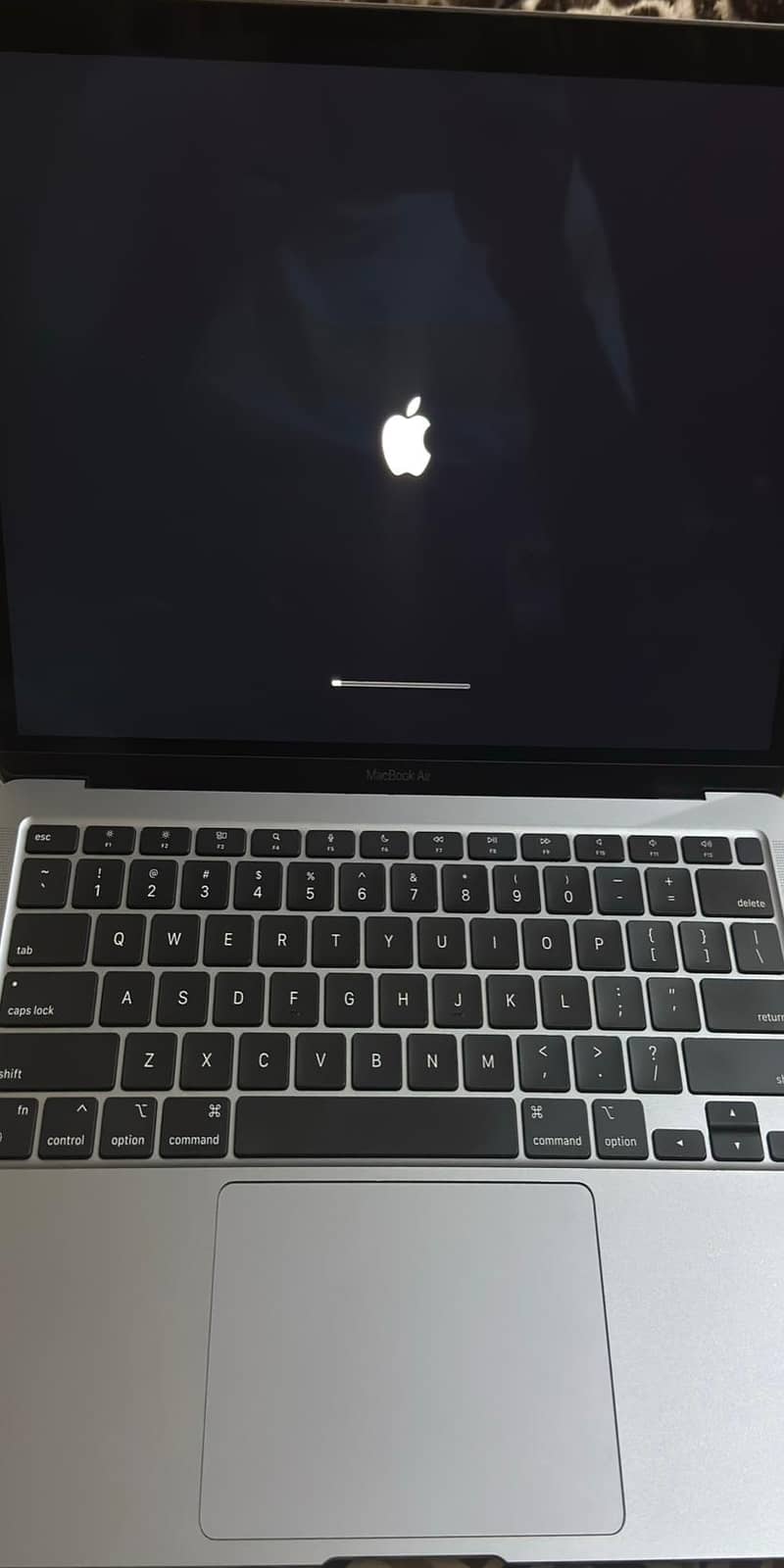 MacBook Air (M1, 2020) 3