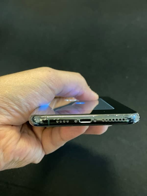 iphone 11 pro max 64 GB PTA Approved factory unlocked 1